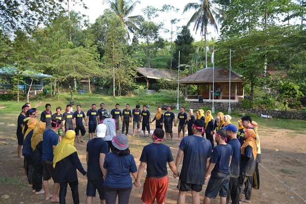 Outbound Training dan Tim Building